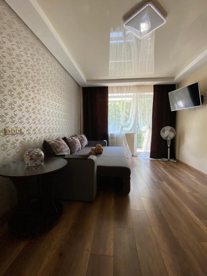 Apartment 30 M2 On Sergei Esenin 11 카리프 외부 사진